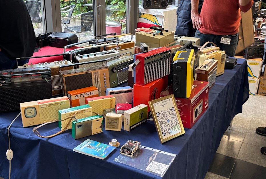 Historische Radios am GFGF-Stand auf der AREB Dresden 2026